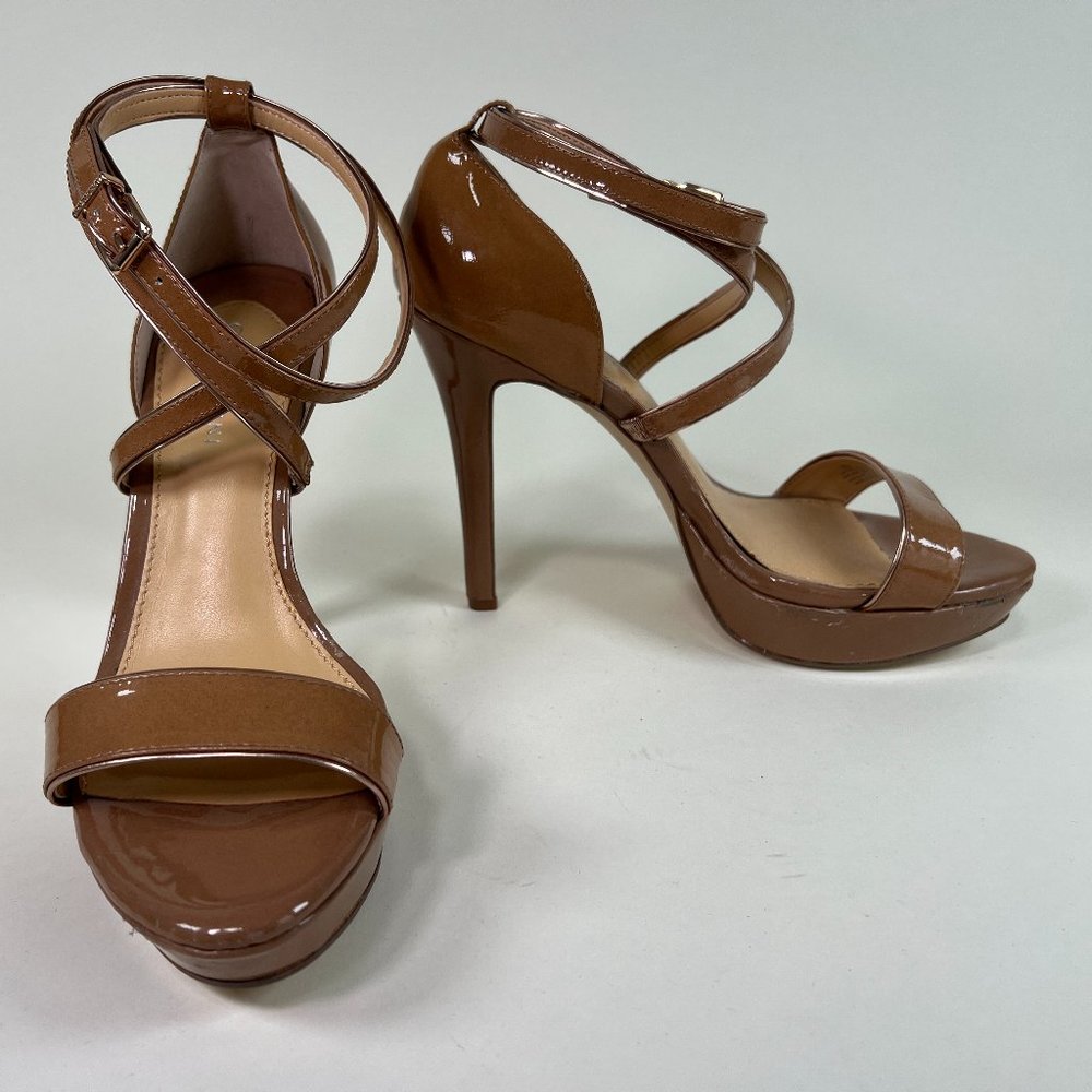 Gianni Bini Glossy Beige Heels Sz 9